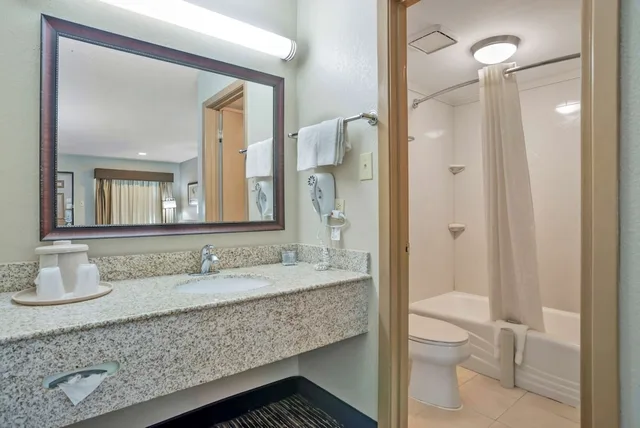 غرفة قياسية بسرير كينج، Best Western Vicksburg 8/8