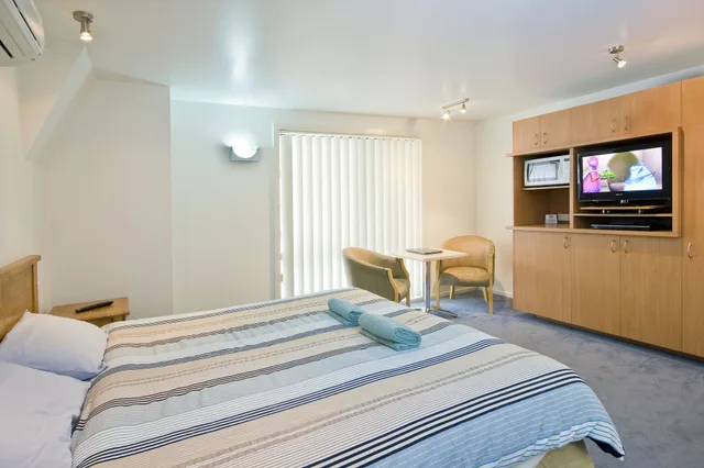 Spa, Studio, King Bed، ANCHORAGE MOTEL AND VILLAS 2/3