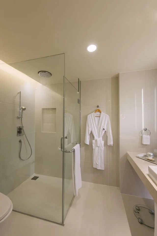 غرفة تنفيذية بسريرين منفصلين مع دخول الصالة، Doubletree By Hilton Kuala Lumpur 3/5