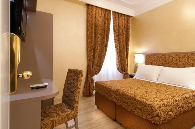 غرفة قياسية بسرير مزدوج، Hotel Fellini 1/4