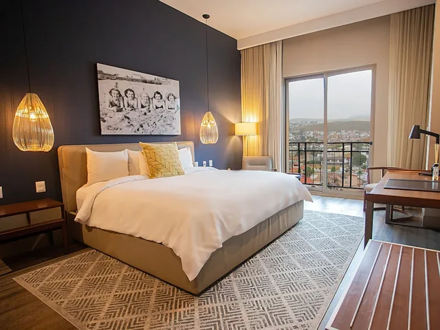 غرفة بريميوم بسرير كينج بإطلالة على الجبل، Torre Lucerna Hotel Ensenada 1/4