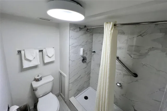 Efficiency, Queen Bed، Econo Lodge Calgary Motel Village 4/6