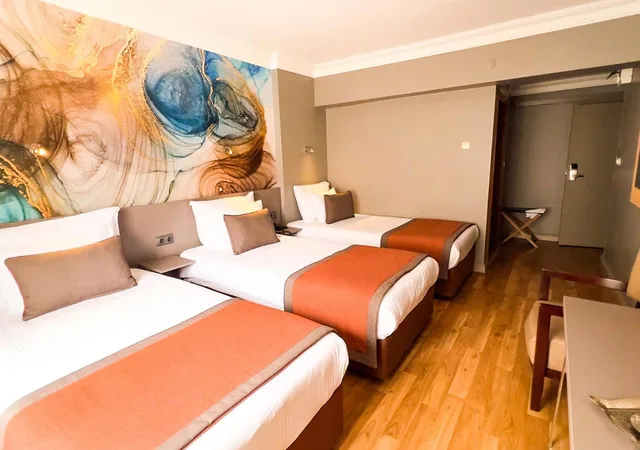 غرفة ثلاثية، Benler Hotel 2/5
