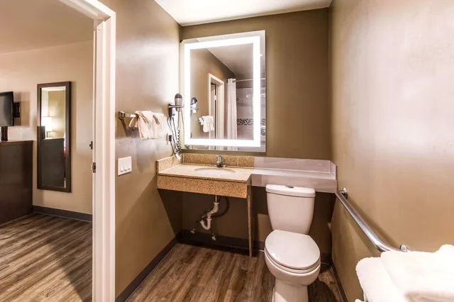 غرفة بسريرين كوين لذوي الإعاقة، Econo Lodge Inn & Suites Murfreesboro Shopping District 6/6