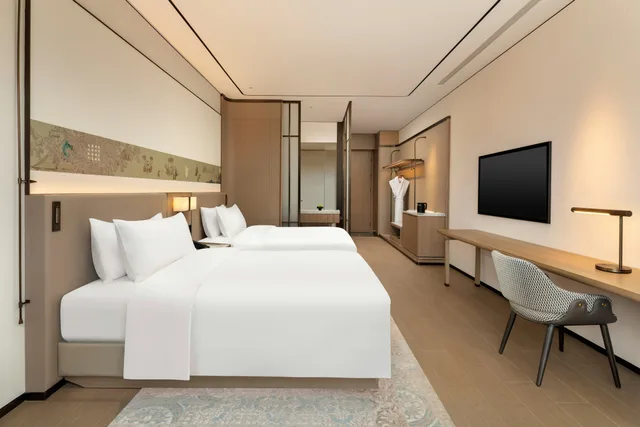 Deluxe, Twin Beds, DoubleTree by Hilton Zigong 2/3