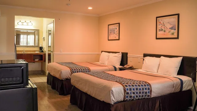 غرفة بسريرين كوين، Country Inn 8/10