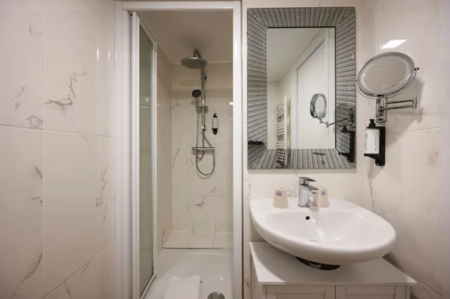غرفة ثلاثية بسرير مزدوج وسرير فردي، Hotel Des Congres Et Festivals 10/10