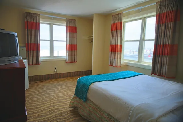 Room, Queen Bed, Ocean Front، Plim Plaza 1/6