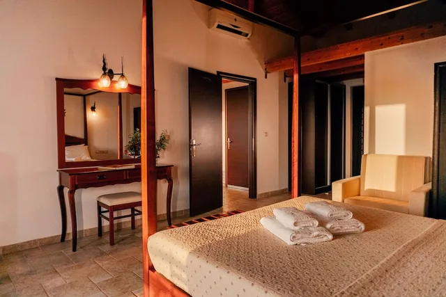 جناح تنفيذي بسرير مزدوج بإطلالة على البحر مع أريكة، Hotel Natura Club And Spa 1/2