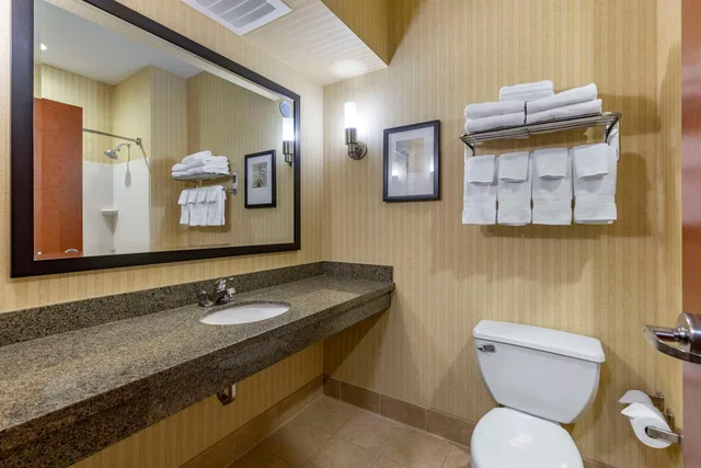 Efficiency, Suite, 2 Queen Beds، Comfort Inn and Suites Gateway to Glacier National Park 3/3