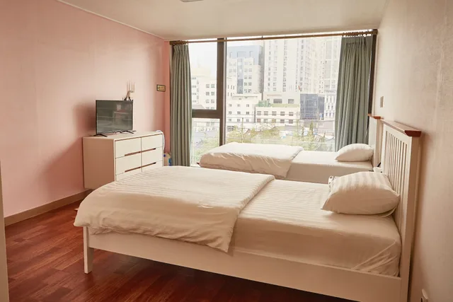 غرفة بسريرين منفصلين، Gwangju Guest House 145 - Hostel 2/10