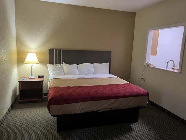 Basic, Single, King Bed, Express Inn & Suites 5/7