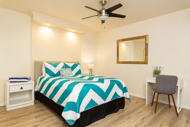 Standard, Queen Bed, The Sea View Inn At The Beach 2/3