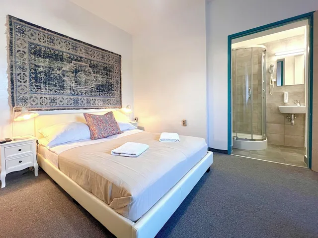 غرفة قياسية بسرير مزدوج، Oki Doki Old Town Hostel 1/10