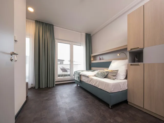2 Bedrooms, Capsule, 1 Double and 1 Single Bed, RS-Hotel and Apartment Bruehl 2/3