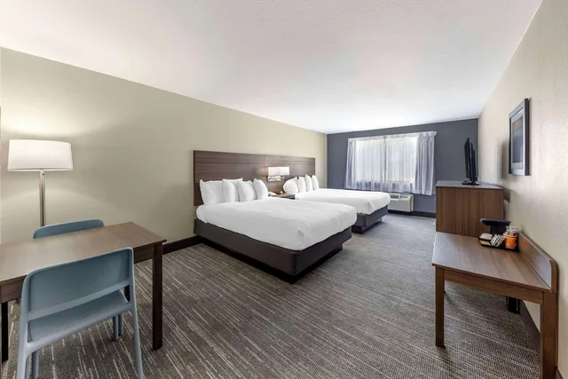 جناح بسريرين كوين مع أريكة، Quality Inn El Reno 1/3