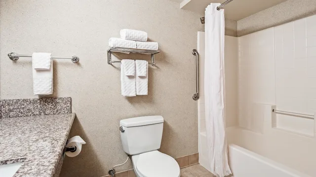 غرفة قياسية بسريرين كوين، Best Western Plus North Las Vegas Inn & Suites 7/7