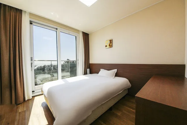 غرفة أساسية بسرير مزدوج بإطلالة على البحر، Jeju Ocean Blue Hotel 3/6