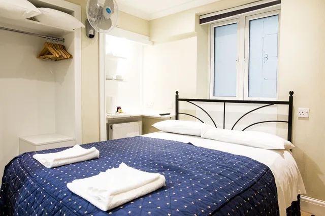 Superior, Single, Double Bed, Private Bathroom, Central Hotel 2/4