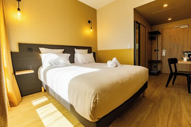 جناح متصل بسرير مزدوج وسريرين منفصلين، All Suites Hotel Paris Pleyel L’Ile Saint Denis 4/10