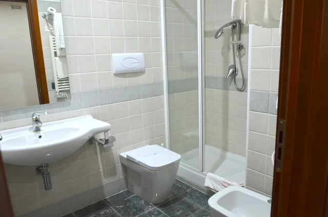 غرفة قياسية بسرير مزدوج وسرير فردي، Vea Resort Hotel 4/10