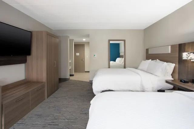 غرفة قياسية بسريرين كوين، Holiday Inn Express Hotel And Suites Dover 1/3