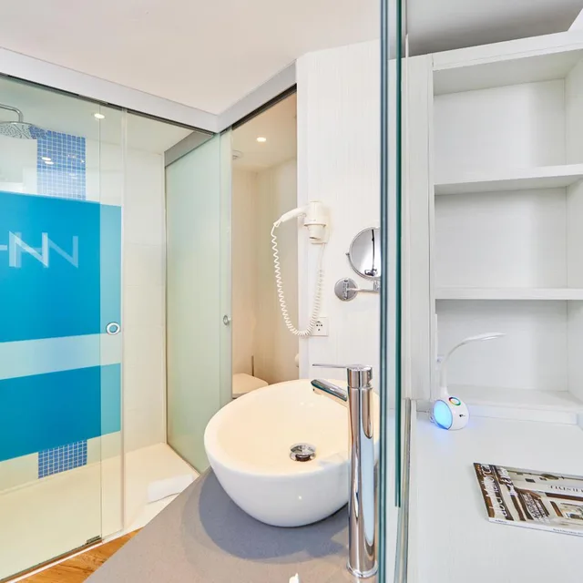 Room, Double or Twin Bed, Side Sea View، Hotel Negresco - Adults Only 9/10