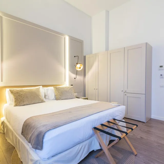 غرفة بسرير مزدوج بشرفة، ICON Roseto by Petit Palace 4/10