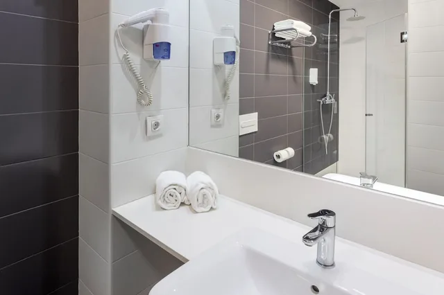 Superior, King Bed, B&B HOTEL Barcelona Viladecans 5/5