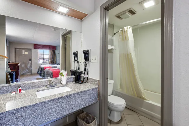 Room, 2 Double Beds, Hotel O Columbia Downtown near I-65 5/5