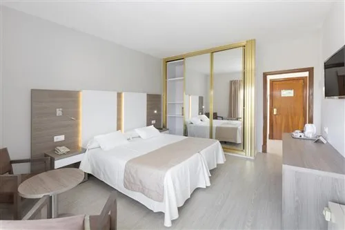 غرفة ثلاثية، Mar Hotels Paguera and Spa 1/2