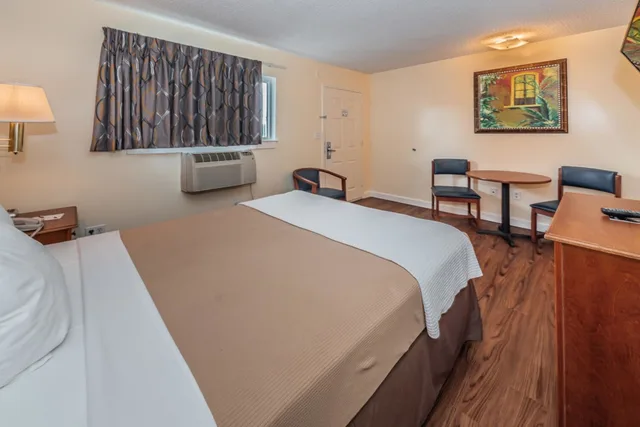 Upgrade, Single, Double Bed, Kitchen, Smoking، Suburban Extended Stay Clearwater 1/5