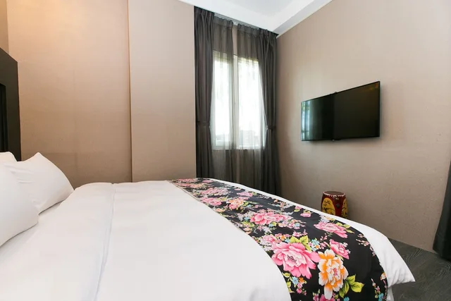 غرفة أساسية بسرير كوين بحوض استحمام، Pokara Resort 3/4