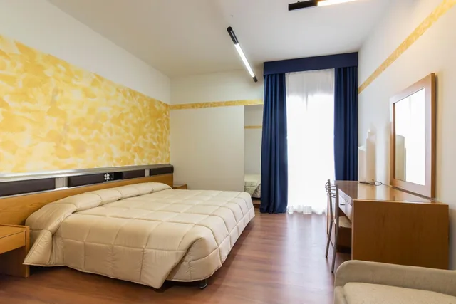 غرفة بسرير مزدوج أو سريرين منفصلين بإطلالة على البحر، Park Hotel Rimini 2/10