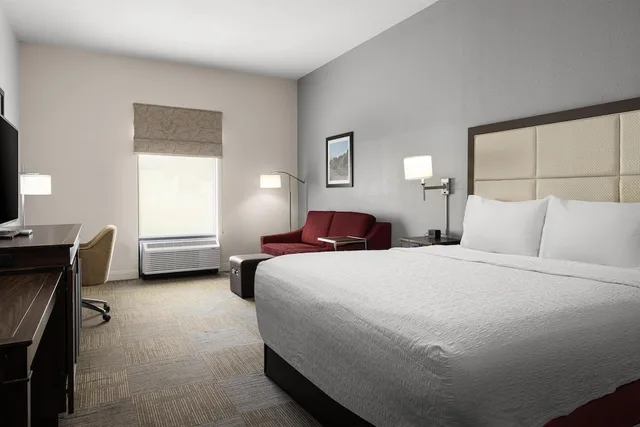 غرفة بسرير كينج لذوي الإعاقة، Hampton Inn Morristown 1/5
