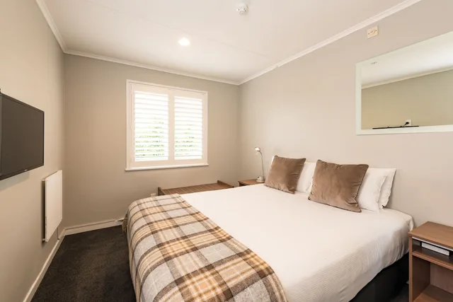 3 Bedrooms, Garden, Family, 1 Queen and 1 Single Bed، Suncourt Hotel 7/10