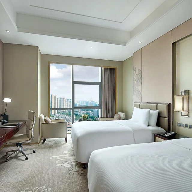Executive, Double Bed, Executive Lounge Access, Pullman Weifang 2/5