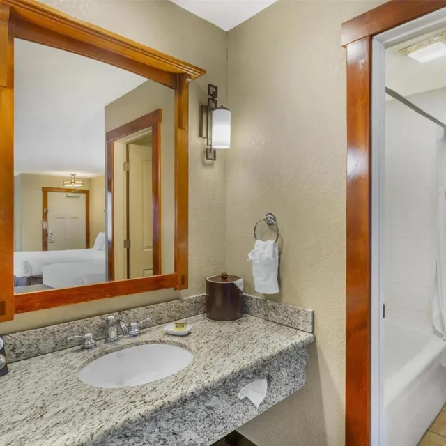 غرفة بسريرين كوين مع أريكة، Best Western Plus High Country Inn 8/8