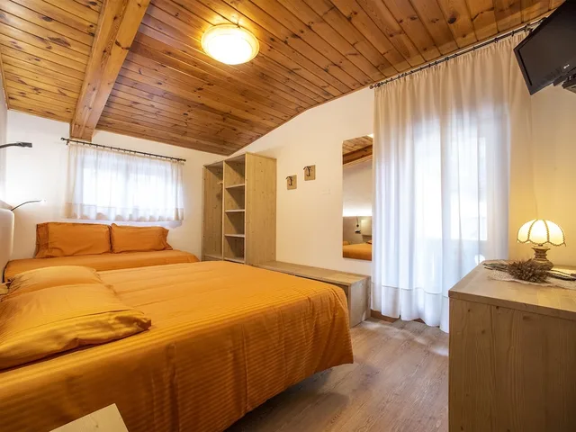غرفة ثلاثية، Hotel Adriana 1/3