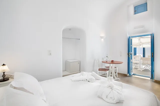 Room, Caldera View، Pantelia Suites Santorini 5/10