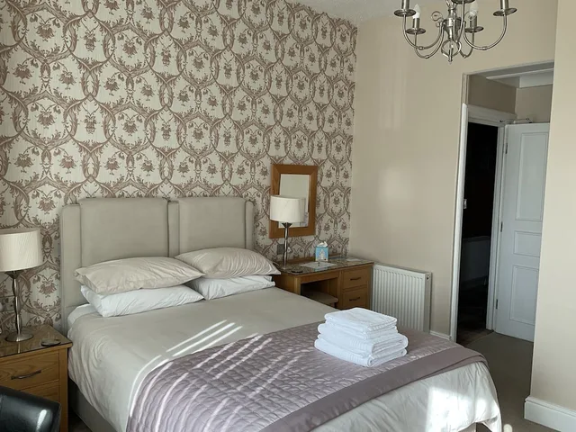 Superior, King Bed, Front House، Glenora Guest House 1/4