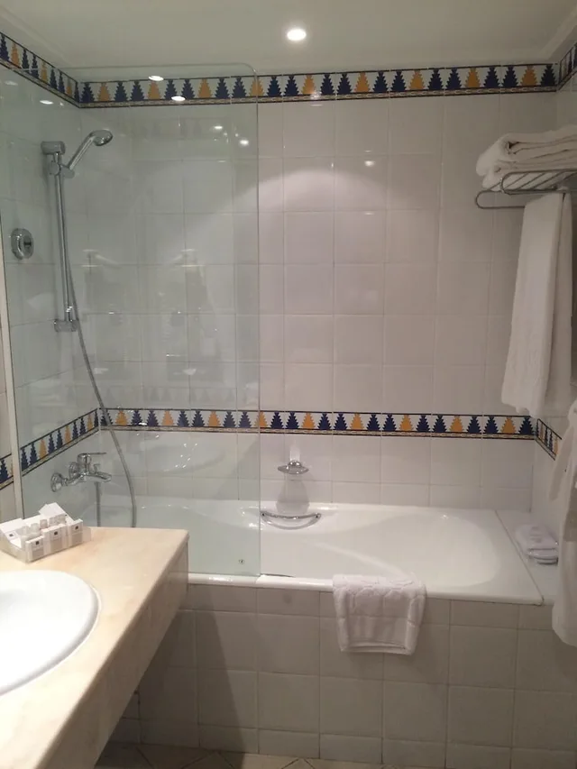 جناح جونيور بسريرين منفصلين، Regency Tunis Hotel 1/1