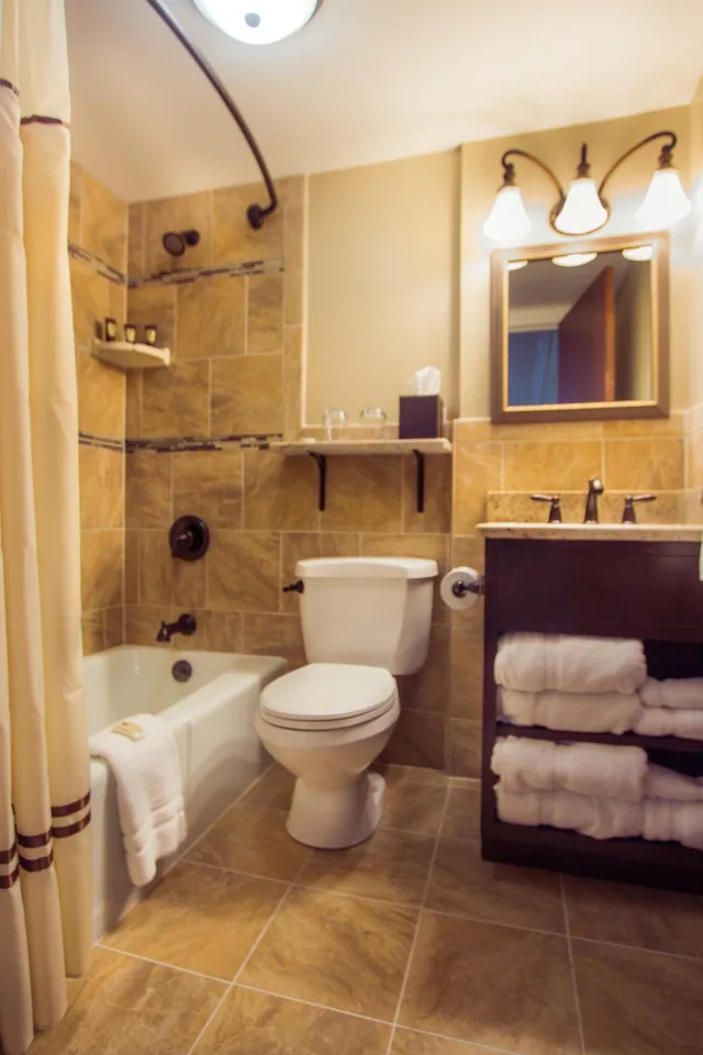 Room, King Bed, Skytop Lodge 3/3