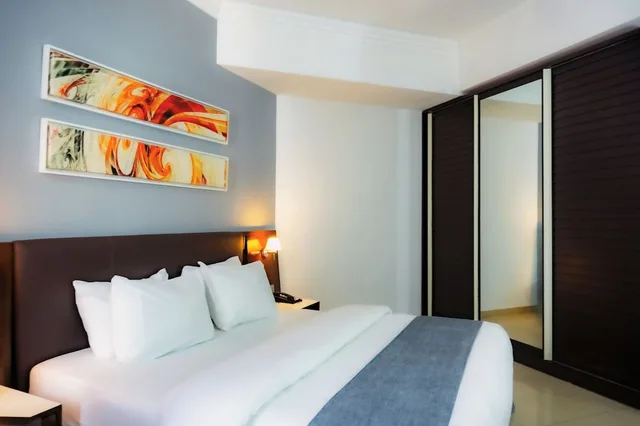 Family Suite, Queen Bed, City View, The Avenue Suites 2/2