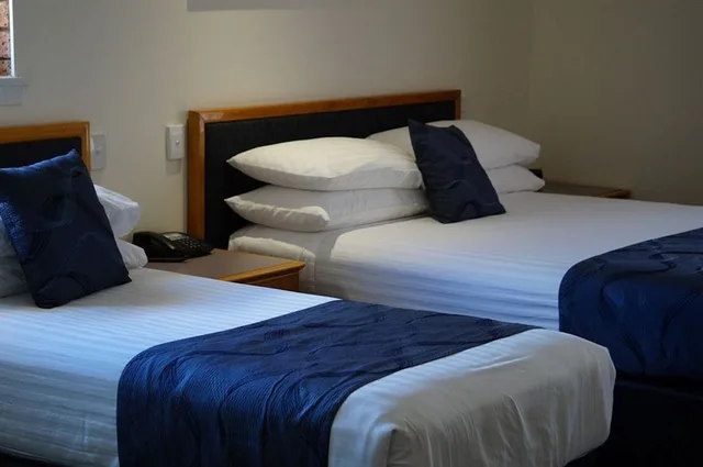 غرفة تنفيذية بسرير كوين، West End Motor Lodge 4/10