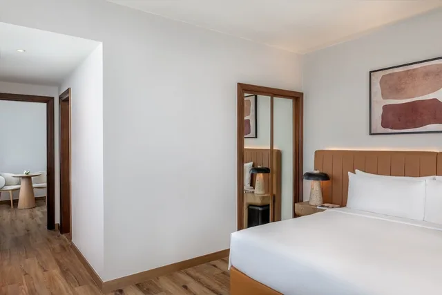 1 King 1 Double 2 Bedroom Suite Theme Park Access، Staybridge Suites Abu Dhabi Yas Island 4/10