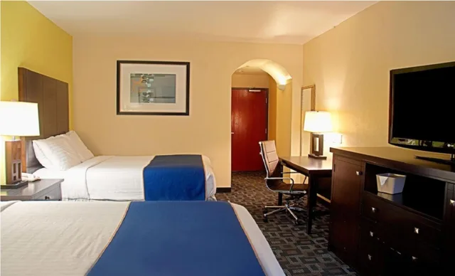 Room, Quadruple, 2 Queen Beds, Super 8 by Wyndham Irving/DFW Apt/North 1/2