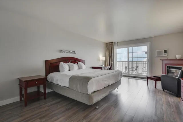 Pavilion, Standard, King Bed، Hotel Le Petit Manoir Du Casino 4/10
