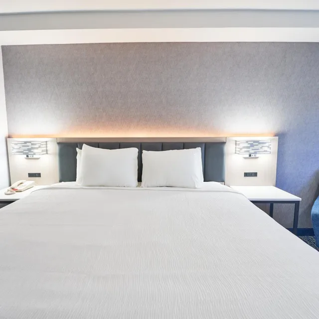 غرفة سوبيريور بسرير كينج، All Seasons Inn And Suites 3/5