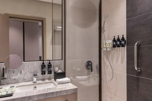 Elite, Suite, Ramada by Wyndham Hotel King Fahd Road 2/2